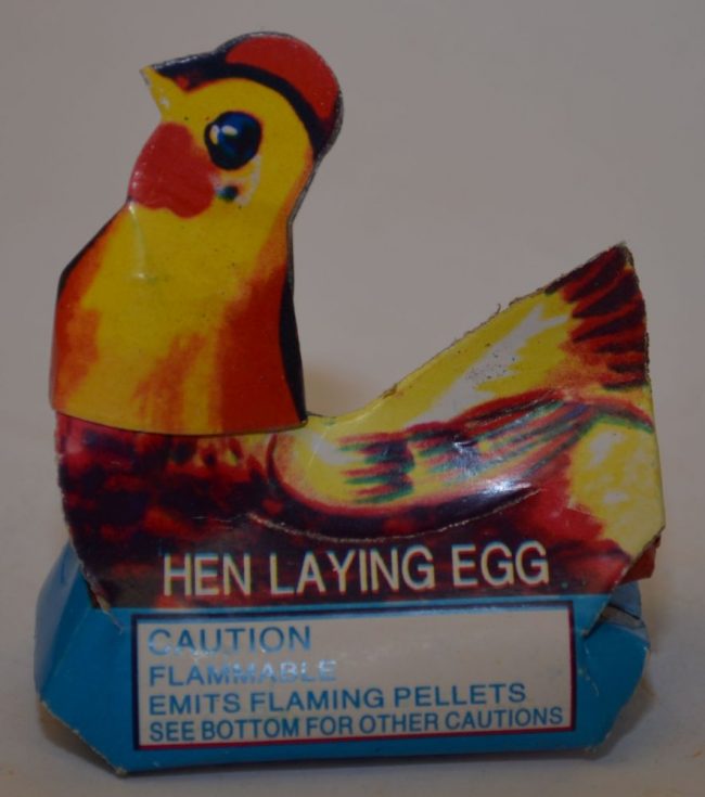 Novelty Fireworks – Hen Laying Egg (1)